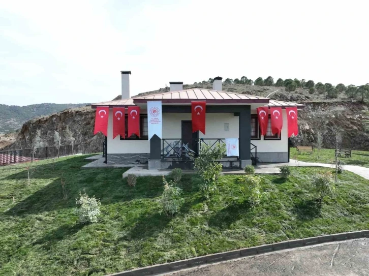 Şehit Özdemir’in ailesine evi teslim edildi
