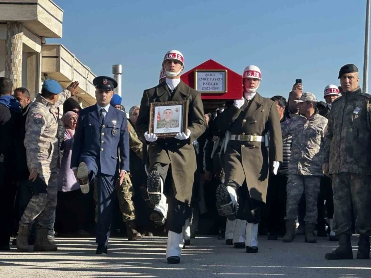 Şehit Piyade Sözleşmeli Er Emre Taşkın son yolculuğuna uğurlandı
