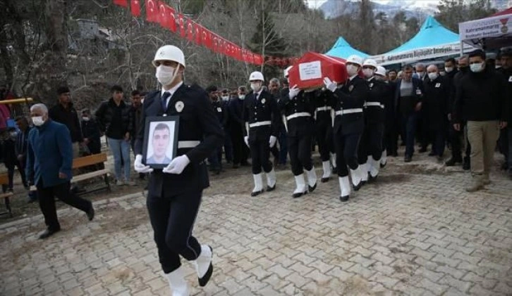 Şehit polis memuru Eyüp Saz'ın cenazesi toprağa verildi