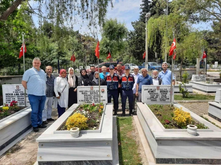 Şehit uzman çavuş kabri başında dualarla anıldı
