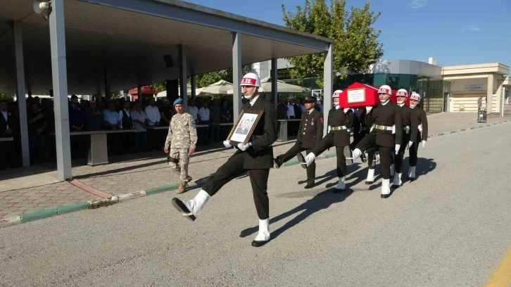 Şehit Uzman Çavuş Mehmet Kökcü son yolculuğuna uğurlandı
