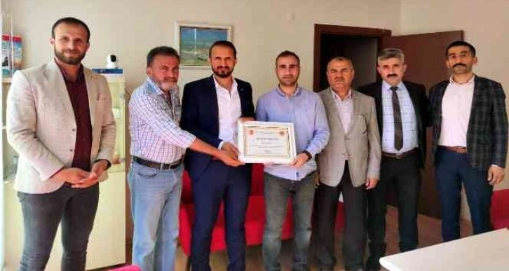 Şehit ve Gazi Aileleri Federasyonundan İHA’ya plaket