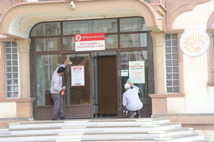 Şehitkamil’de camiler bayram namazı için hazırlandı
