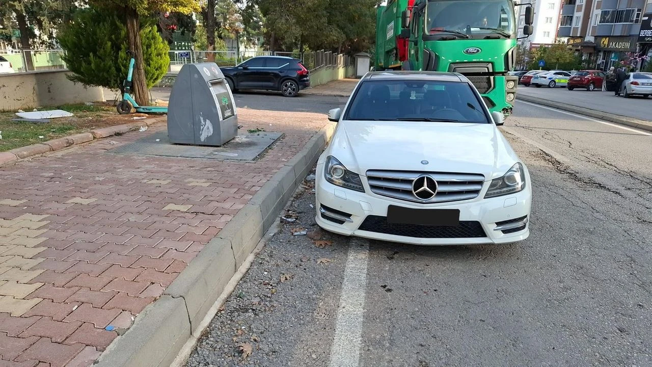 Şehitkamil’de Çöp Konteyneri Önüne Park Eden Araçlara Ceza