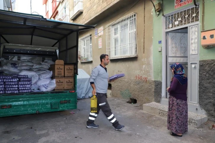 Şehitkamil’den dar gelirli ailelere gıda yardımı desteği