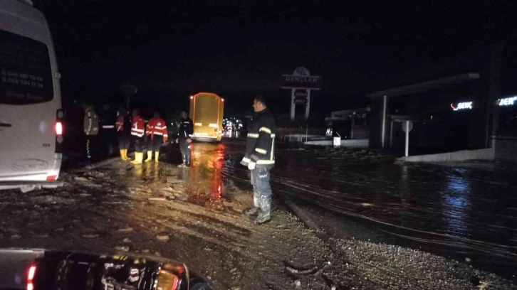 Sel nedeniyle kapanan Ankara-Afyonkarahisar Karayolu 3 saatte açılabildi
