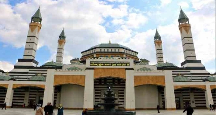 Selahaddin Eyyubi Camii’ne akın ettiler