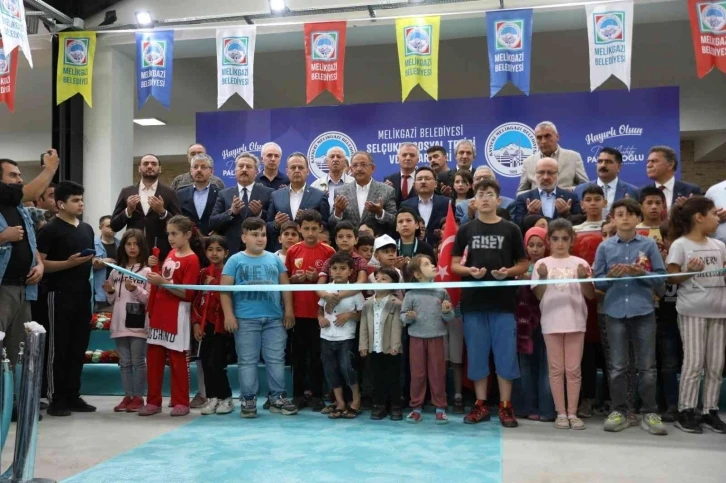 Selçuklu Mahallesi’nde pazar yeri ve sosyal tesisin açılışı yapıldı
