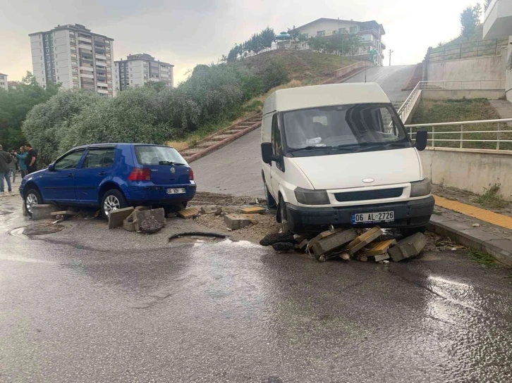 Selde kalan motosikletli çöken yolda aracın tekerine sıkıştı
