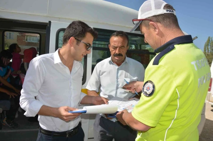 Selendi’de servis araçları denetlendi
