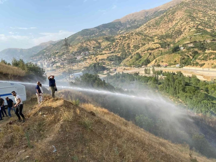 Şemdinli’deki örtü yangınına TOMA’larla müdahale
