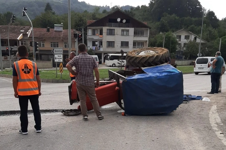 Semt pazarına giden traktör ile tır çarpıştı: 1 yaralı
