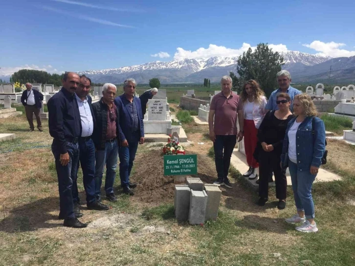 Şengül, ölümünün 1. yıl dönümünde kabri başında anıldı
