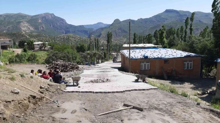 Şenoba Belediyesi’nden parke döşeme çalışması
