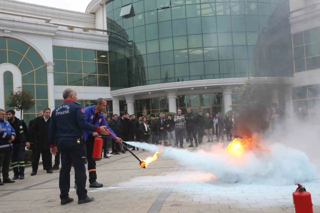 Serdivan Belediyesi personeline yangın eğitim ve tatbikatı semineri
