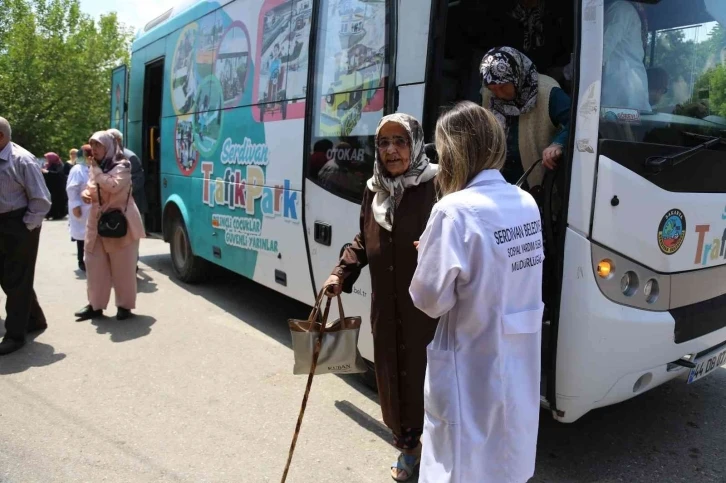 Serdivan Belediyesi yaşlılar için piknik düzenledi
