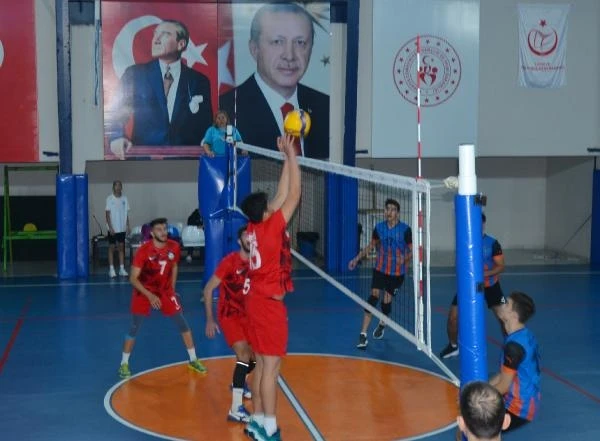 Serik Belediyespor rakibine set vermedi