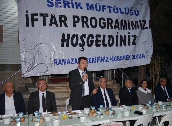 Serik Müftülüğü'nden iftar programı