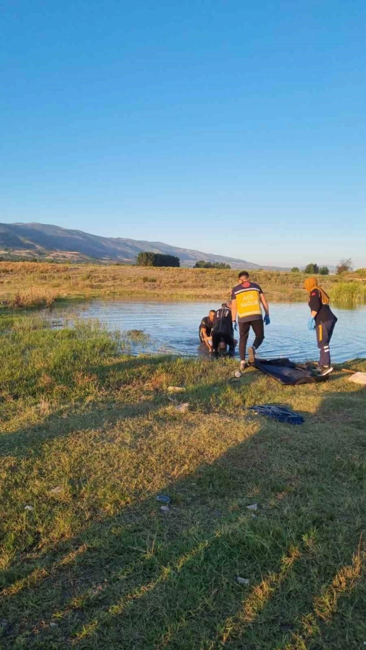 Serinlemek için gittiği gölette hayatını kaybetti
