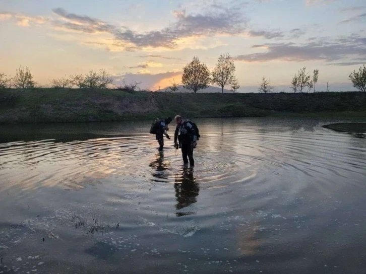 Serinlemek için sulama kanalına giren genç boğuldu
