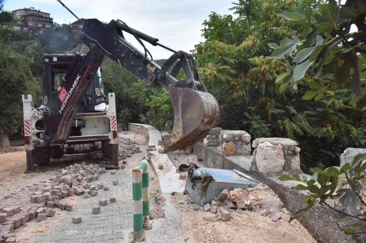 Şeyh Edebali Türbesi’ne giden yol araç trafiğine kapatılıyor
