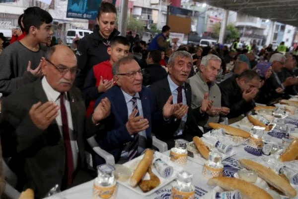 Seyhan'da iftar sofraları kuruldu