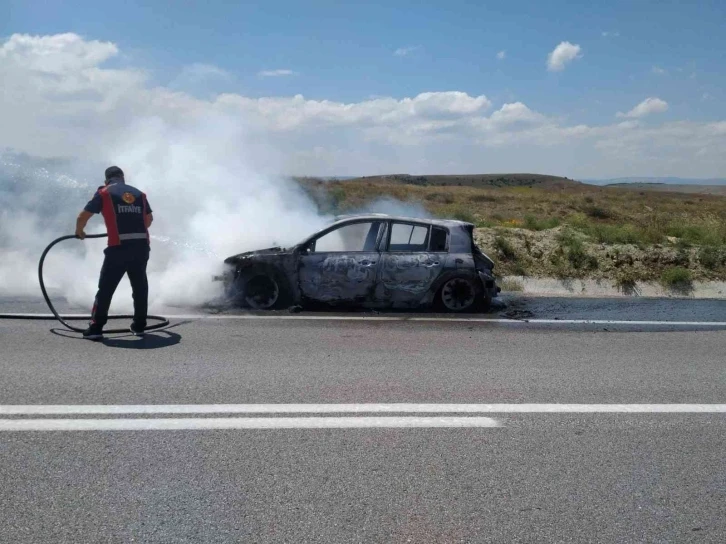 Seyir halinde yanan araç kül oldu
