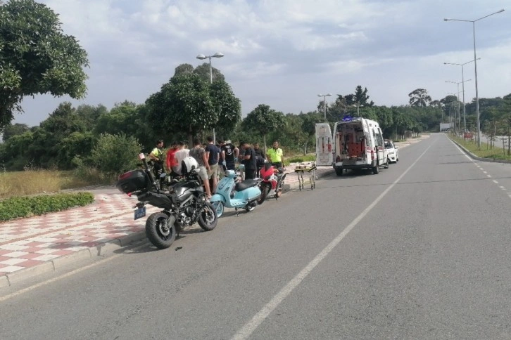 Seyir halindeki motosiklet devrildi: 2 yaralı