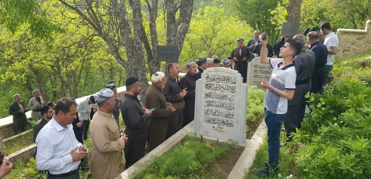 Seyyit Taha-i Hakkari türbesi vatandaşların akınına uğradı
