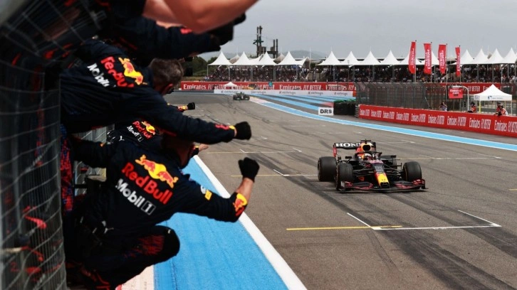 Sezonun 12. yarışında Max Verstappen, Fransa'da damalı bayrağı gören ilk pilot oldu