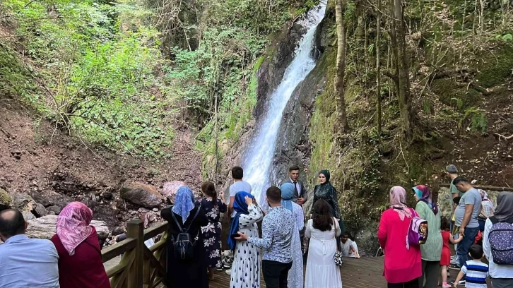 Sıcaktan bunalan, Aydınpınar Şelalesine koştu
