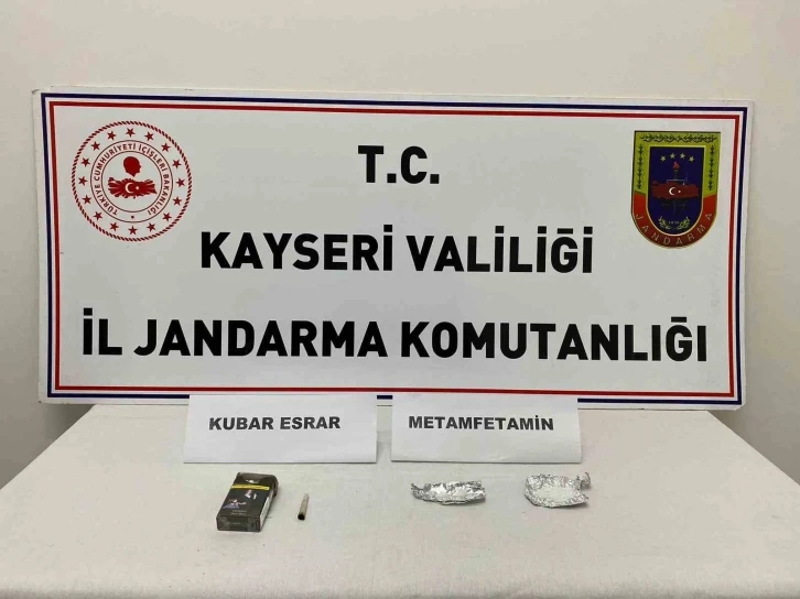 Sigara kağıdına sarılı uyuşturucu yakalandı
