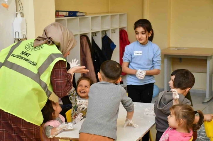 Siirt’e getirilen afetzedelere psikososyal destek sağlanıyor
