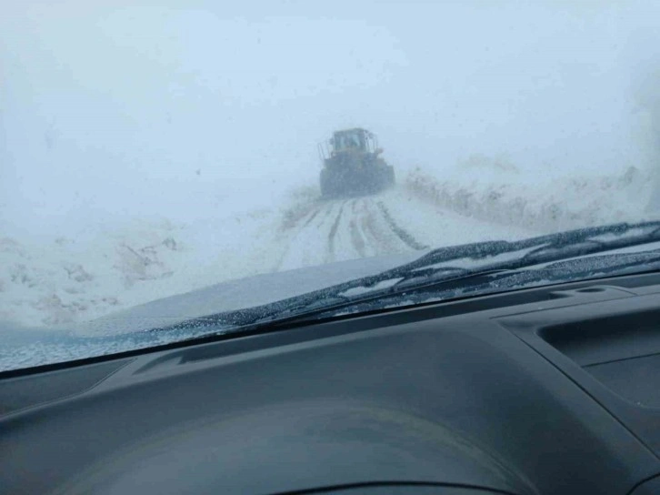 Siirt'in Pervari İlçesinde Kar Ve Tipi Mahsur Bıraktı