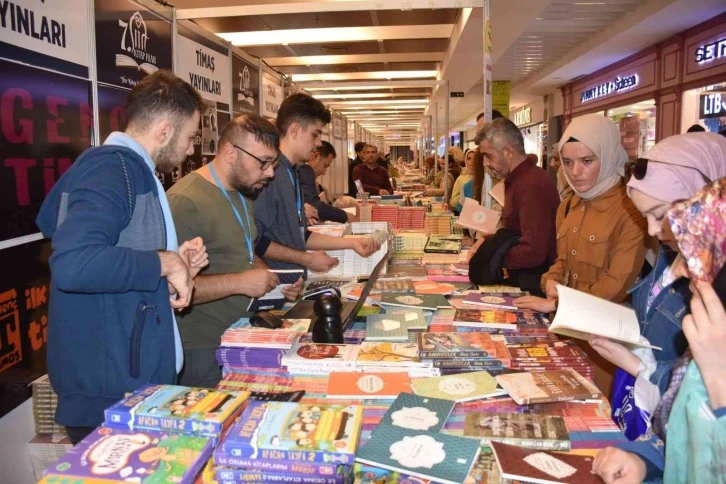 Siirt Kitap Fuarı’na her kesimden yoğun ilgi
