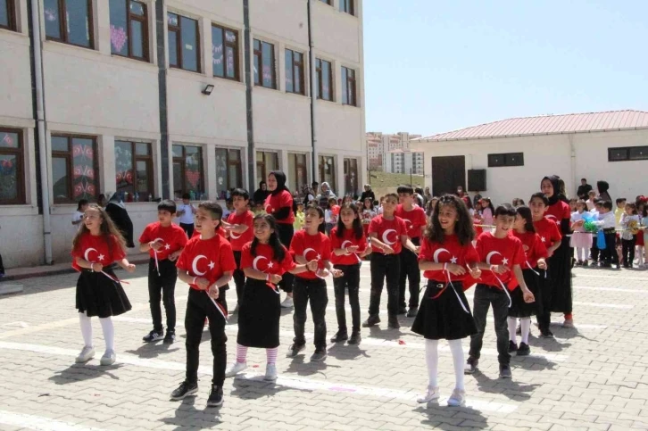 Siirt’te 23 Nisan Ulusal Egemenlik ve Çocuk Bayramı coşkuyla kutlandı
