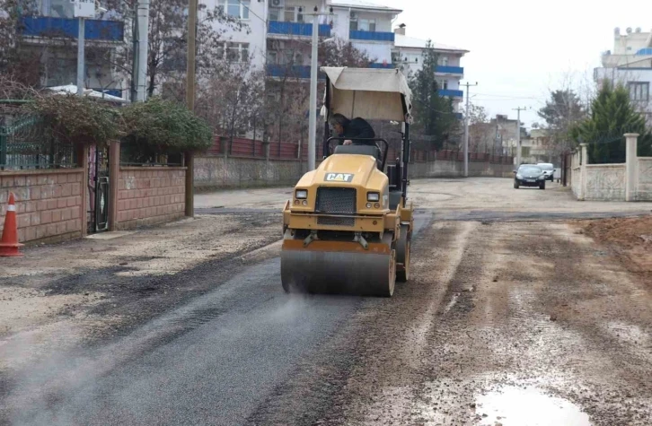 Siirt’te asfalt ve yama çalışmaları sürüyor
