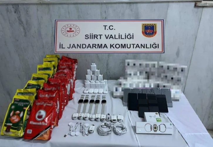 Siirt’te bir araçta gümrük kaçağı malzemeler ele geçirildi
