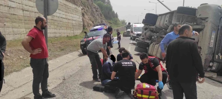 Siirt’te viraj alamayan beton mikseri devrildi: 1 yaralı
