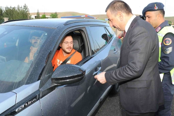 Siirt Valisi Hacıbektaşoğlu’ndan sürücülere emniyet kemeri uyarısı
