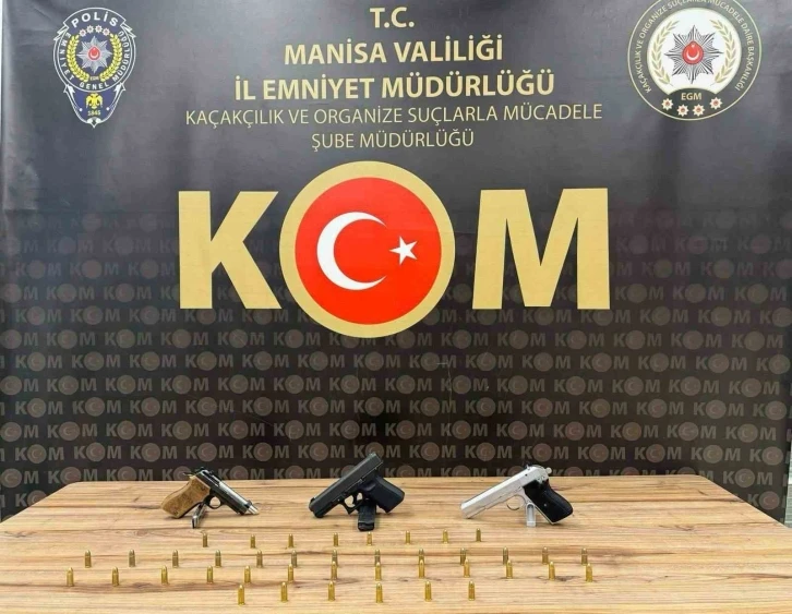 Silah kaçakçılarına Manisa merkezli operasyon: 9 gözaltı
