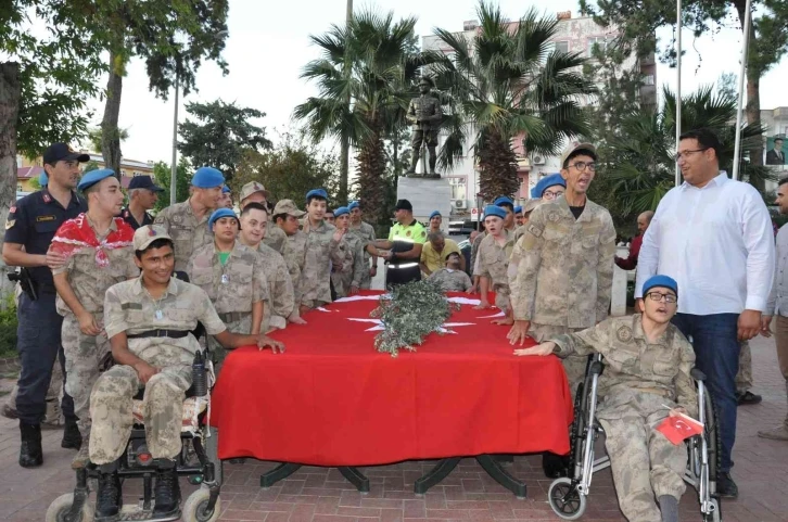 Silifke’de özel çocuklar asker kıyafeti giyip, asker yemini ettiler
