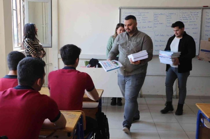 Silopi Türk Ocaklarından öğrencilere kaynak kitap desteği
