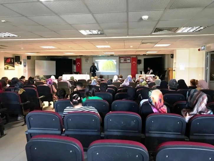 Simav’da kursiyerlere, "En İyi Narkotik Polisi Anne" semineri
