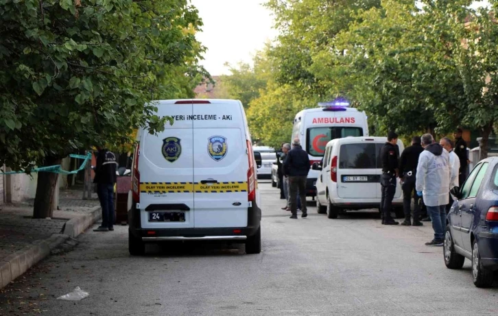 Simit satıcısı evinde ölü bulundu
