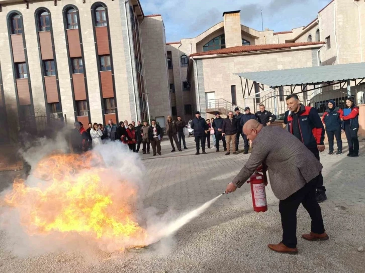 Sinanpaşa’da kamu personellerine AFAD’dan eğitim
