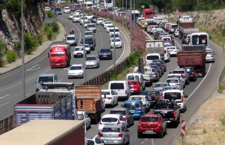 Sınav bitti, trafik tıkandı
