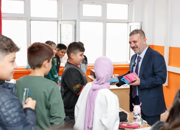 Sincan’da Öğretmenler Günü çeşitli etkinliklerle kutlandı
