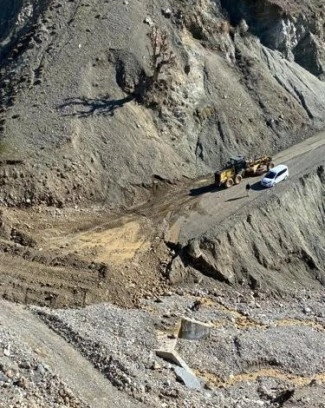 Sincik İlçesinde Yağış Sonrası Heyelan Nedeniyle Köy Yolları Açılıyor