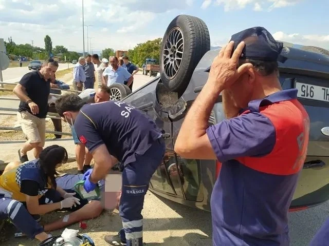 Sinop’ta ters dönen otomobildeki 2 kişi yaralandı
